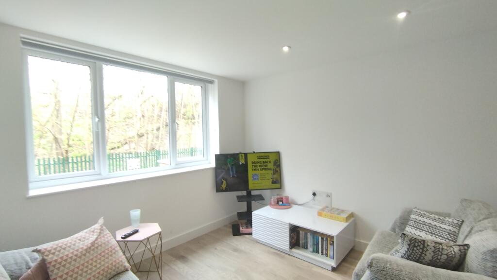 Apartment in Southall - View 5