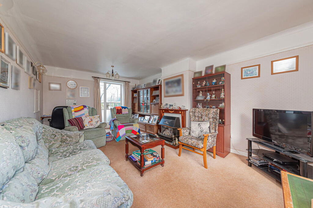 Norreys Avenue, Wokingham, Berkshire RG40 1TU photo 3