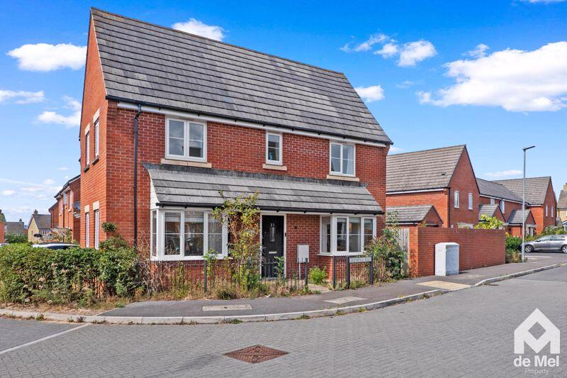 3-bed semi-detached on Tawny Close, Bishops Cleeve, Cheltenham, GL52, £350,000