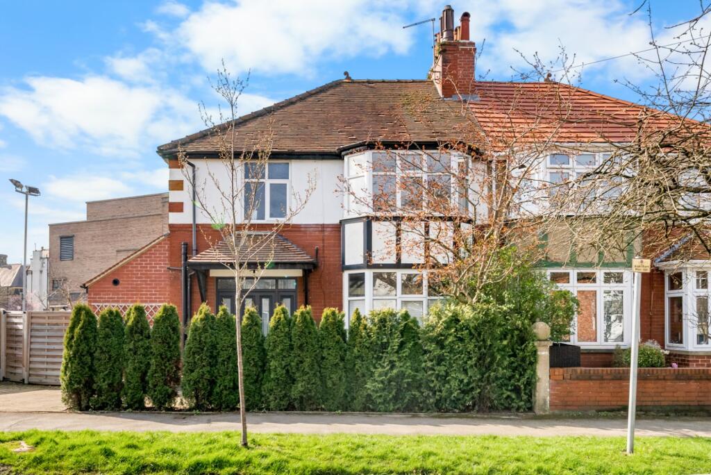 Main image of property: The Parade, Harrogate, North Yorkshire, HG1