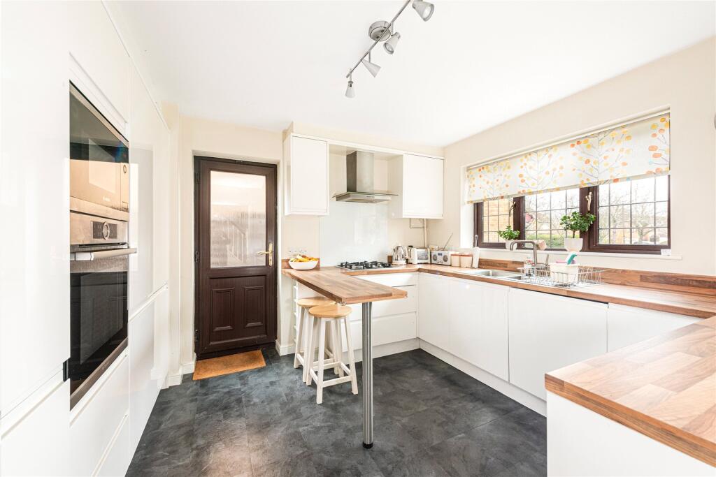 Backleys, Caldecotte, Milton Keynes, Buckinghamshire, MK7 photo 2
