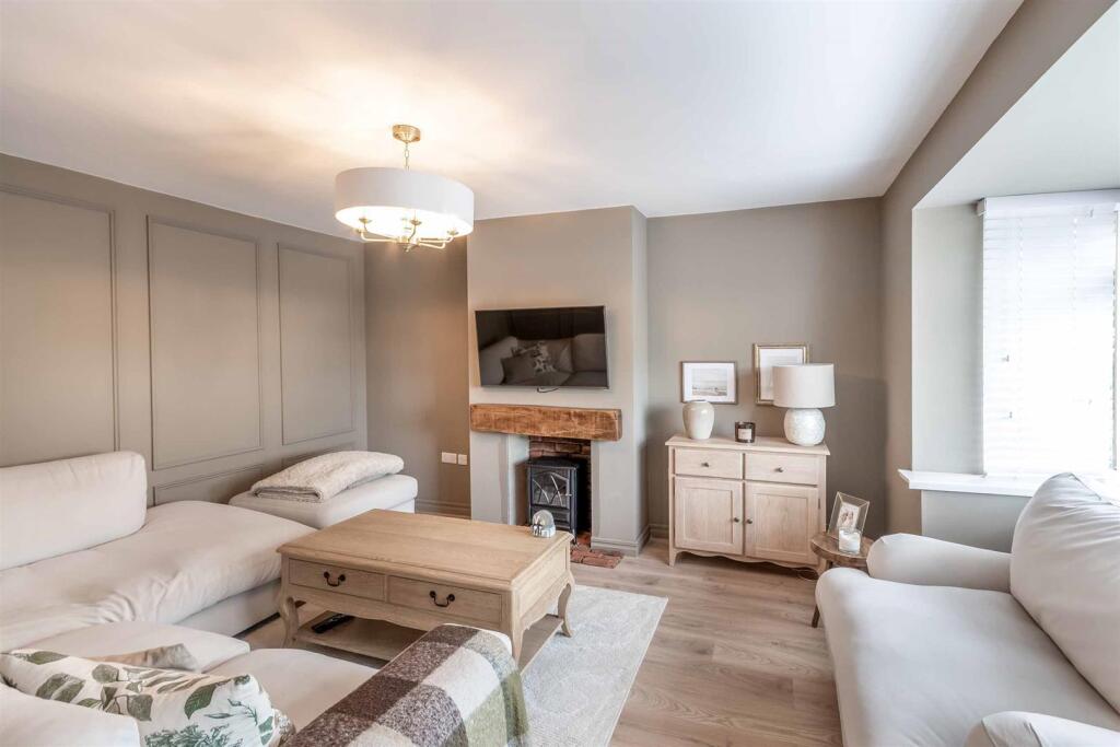 House in Rotherham, Bramley - More