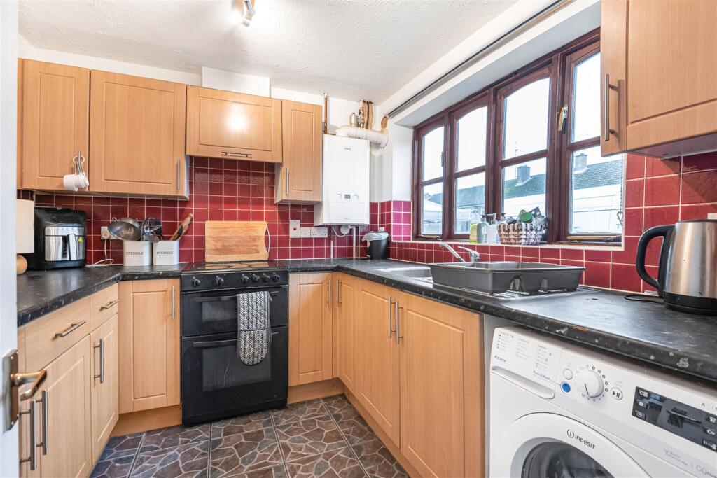 Park Close, Sonning Common, RG4 photo 3