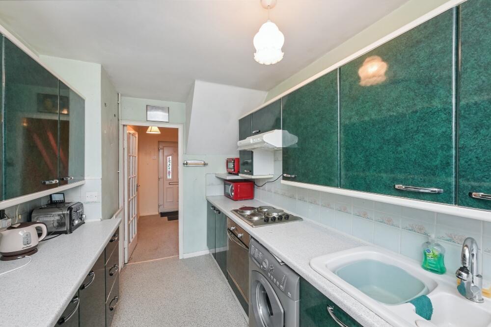 62, Perry Spring, Harlow, Essex, CM17 photo 3