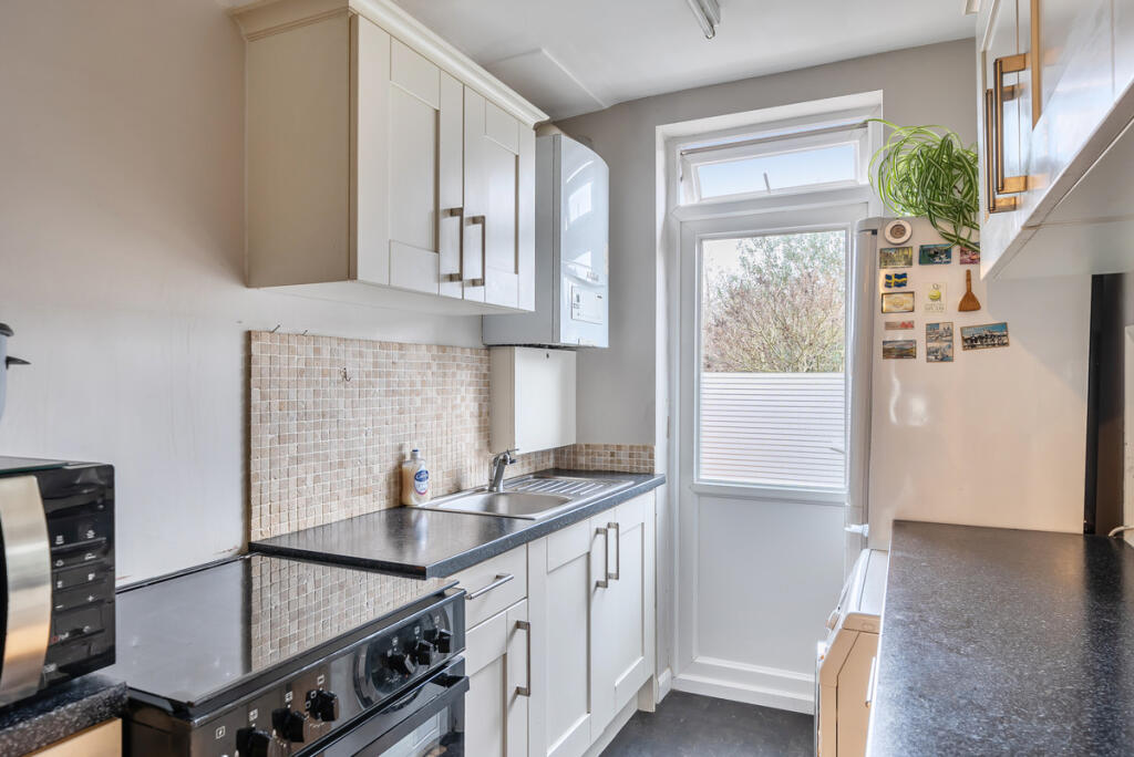 Cromwell Avenue, New Malden, KT3 photo 3