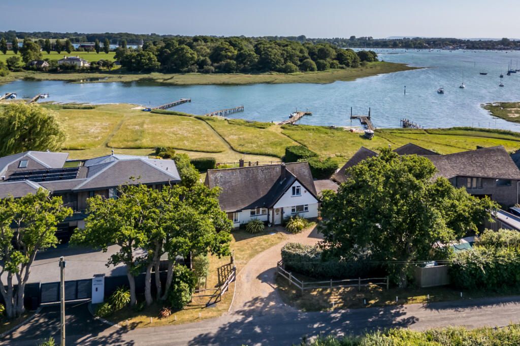 House in Chichester, Bosham - More
