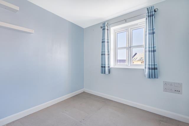 Hennessy Crescent, Newbury - More