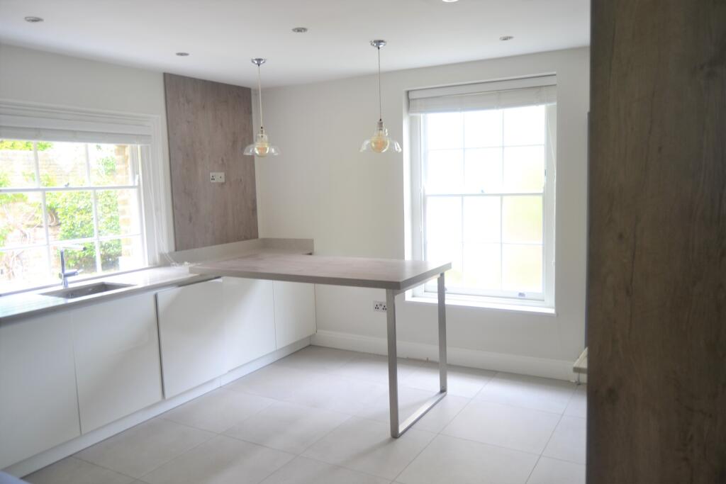 House in Romford - More
