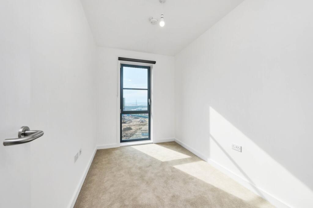 Apartment in Romford - More