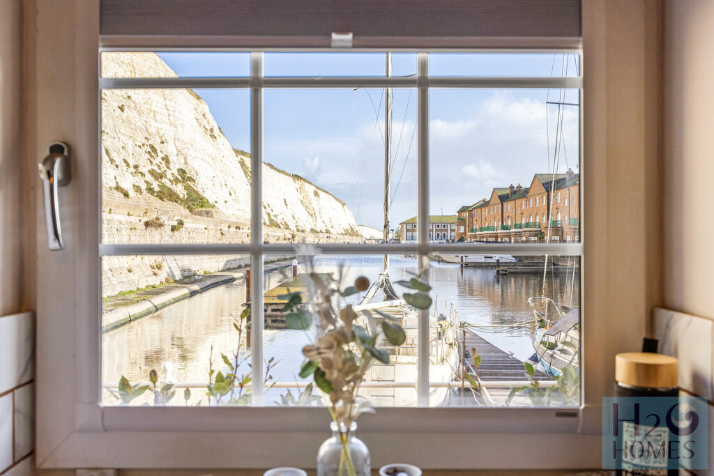 Apartment in Brighton - More