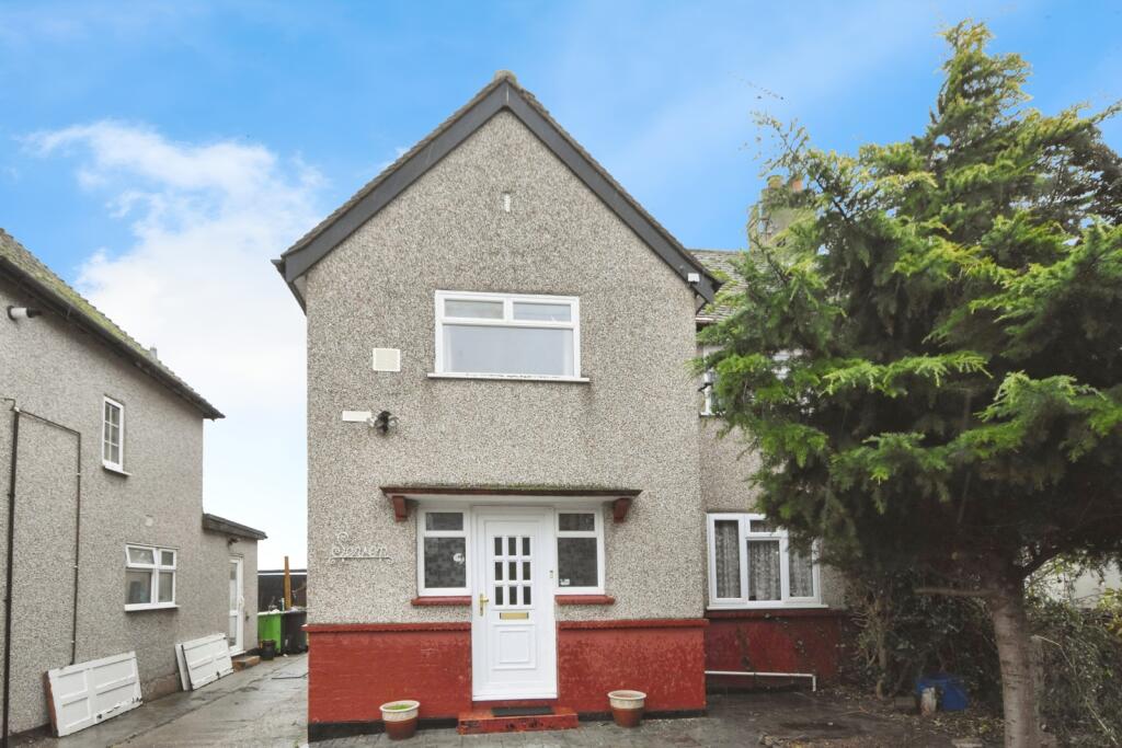 Main image of property: Doggetts Close, ROCHFORD, Essex, SS4