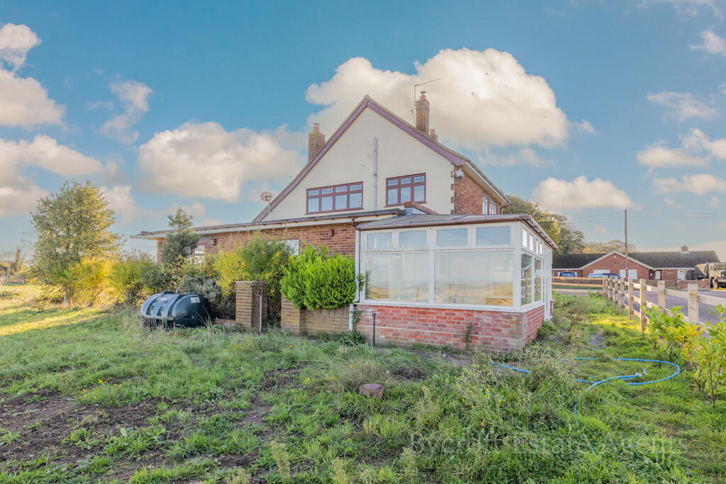 Market Road, Burgh Castle, Great Yarmouth photo 4
