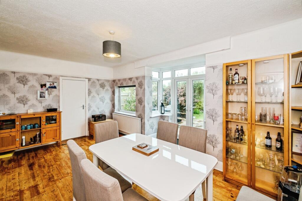 Seamill Park Crescent, Worthing photo 5