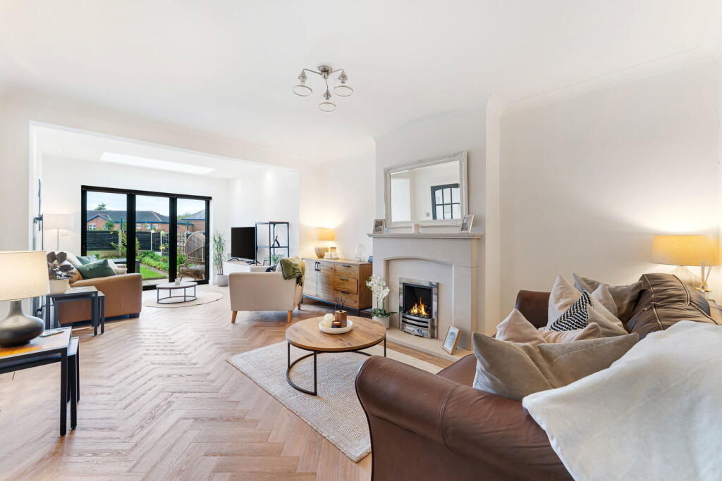 Low Wood Road, Dane Bank, Denton, Manchester, M34 2PE photo 3
