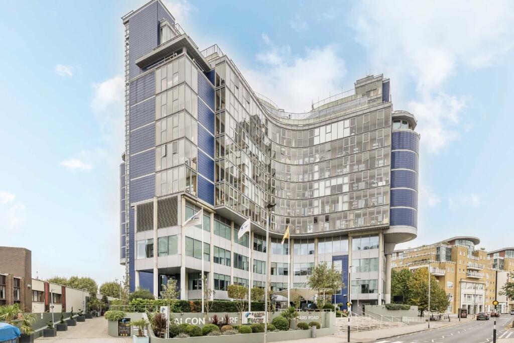 1-bed flat on Lombard Road, Battersea, £399,950