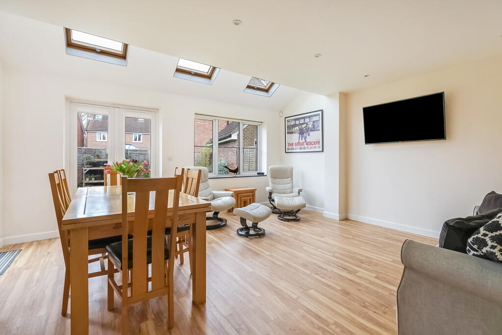 House in Reigate and Banstead, Meath Green, Horley - View 2