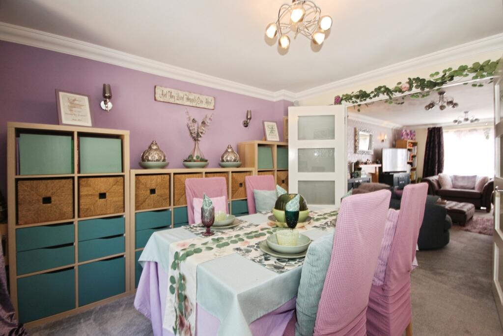 House in Warwick, Whitnash - More