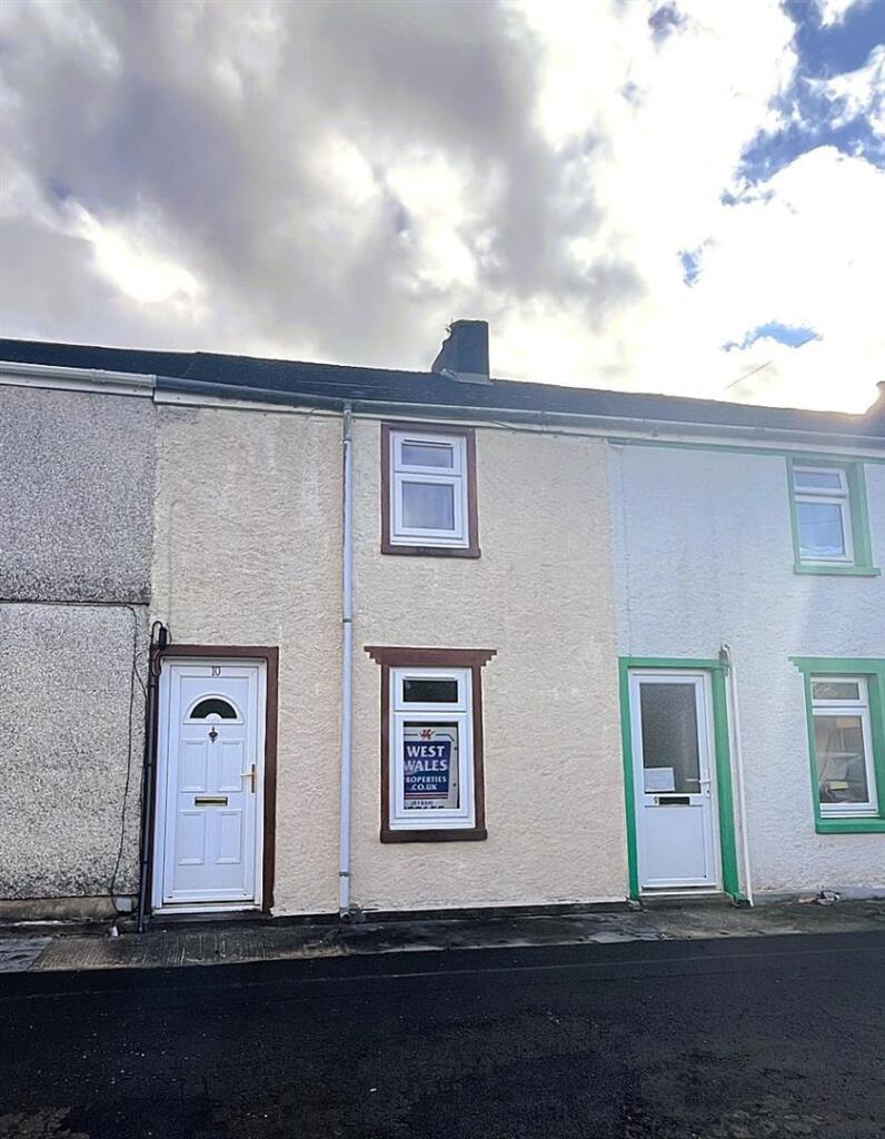 Main image of property: Gwendraeth Row, Pontyberem, Llanelli