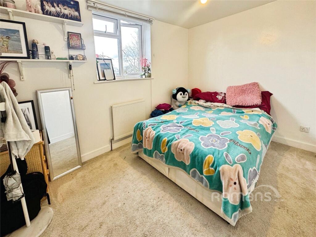 Chaucer Road, Farnborough, Hampshire - View 6