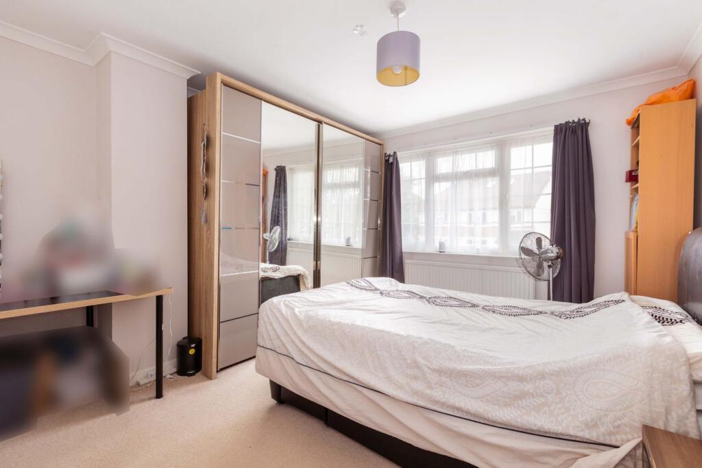 House in Slough - View 5