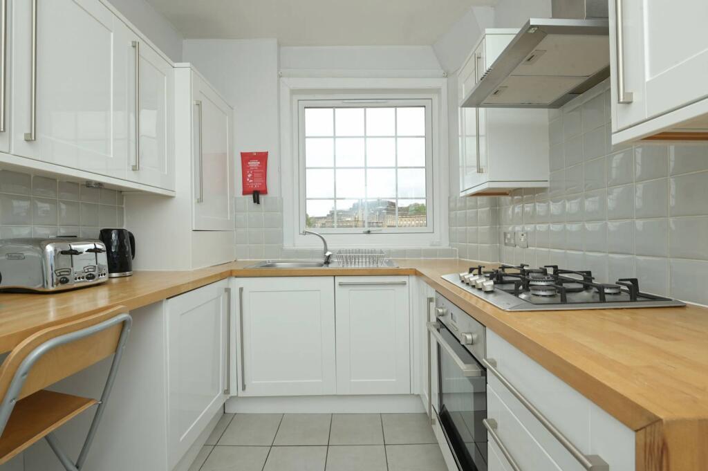 Apartment in Edinburgh - More