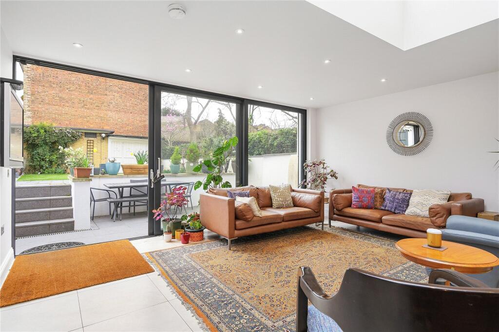 House in London - View 2