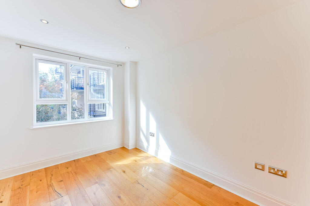 Apartment in London, Royal Borough of Kingston upon Thames - View 4