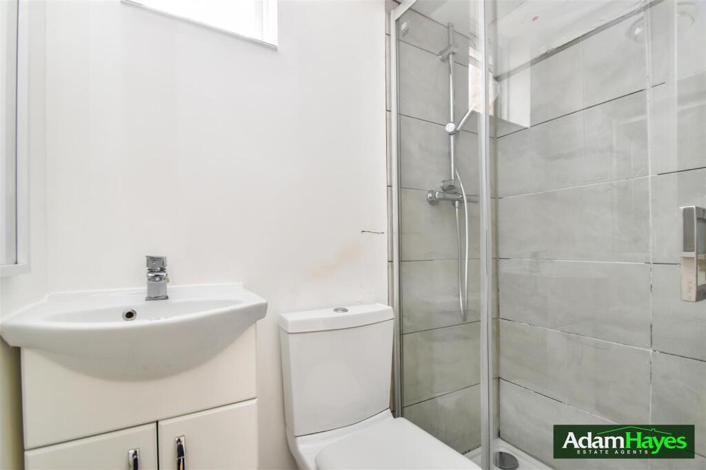 Apartment in London, Church End - More