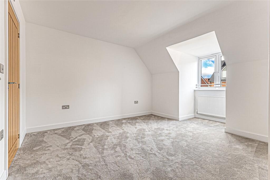 King Georges Vale, Coronation Avenue, Cuffley, Hertfordshire, EN6 photo 2