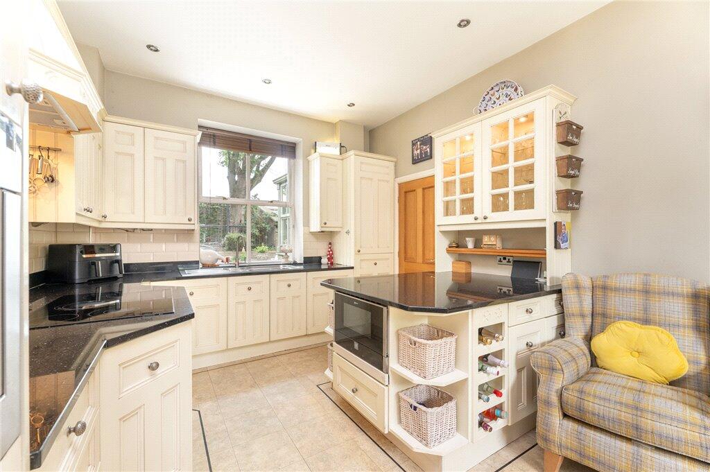 House in Bradford, Denholme - View 4