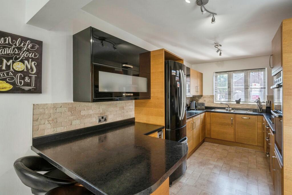 House in Doncaster, Barnby Dun with Kirk Sandall - View 5
