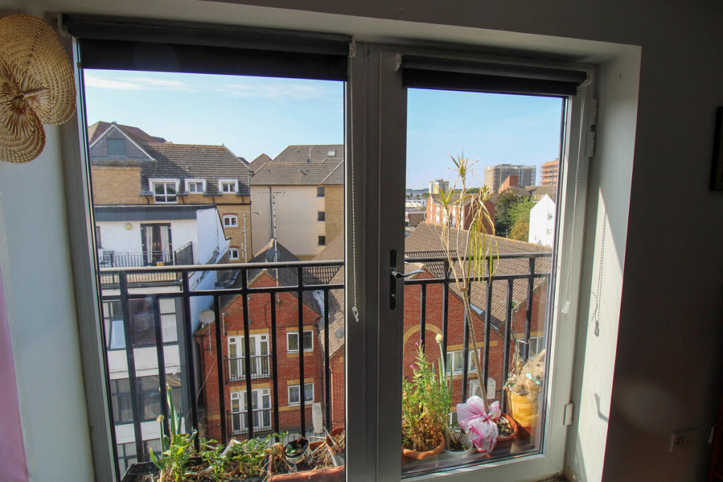 Apartment in Northampton, West Northamptonshire - View 5