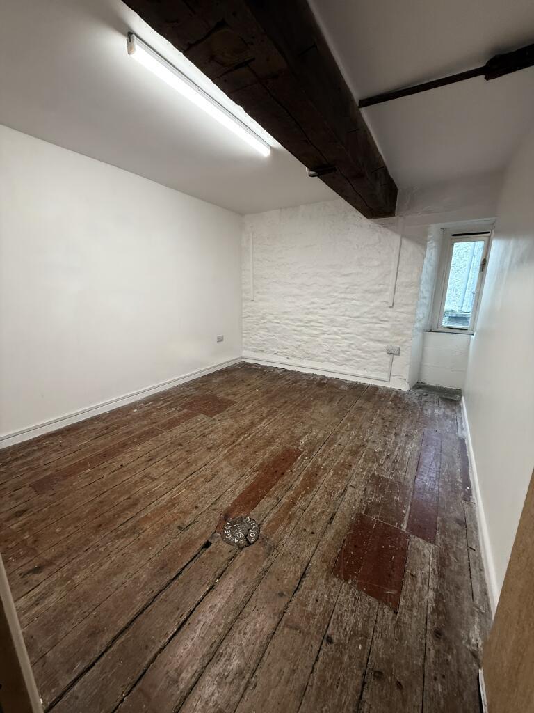 An example of a small unit, 120 sqft. Perfect as an office for 1-2 people, makers, or artists