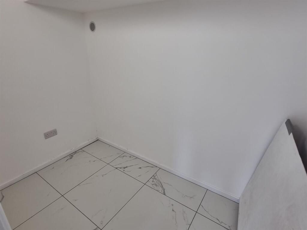 Additional image 5 of Vacant Unit, Wyke, West Yorkshire