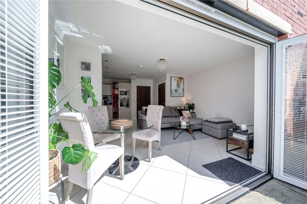 House in Bradford, West Yorkshire - View 4