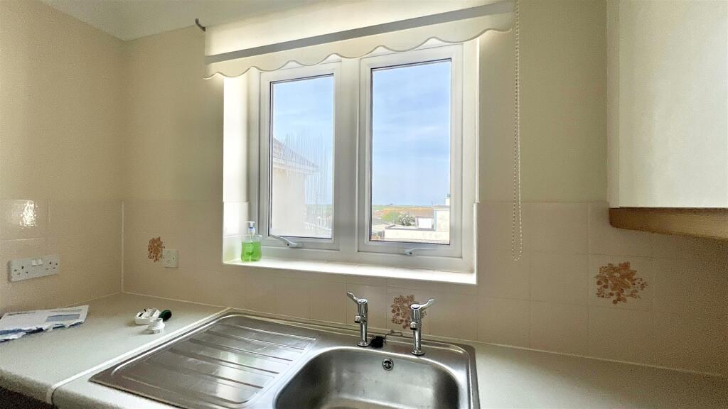 Apartment in Newquay, Trenance - More