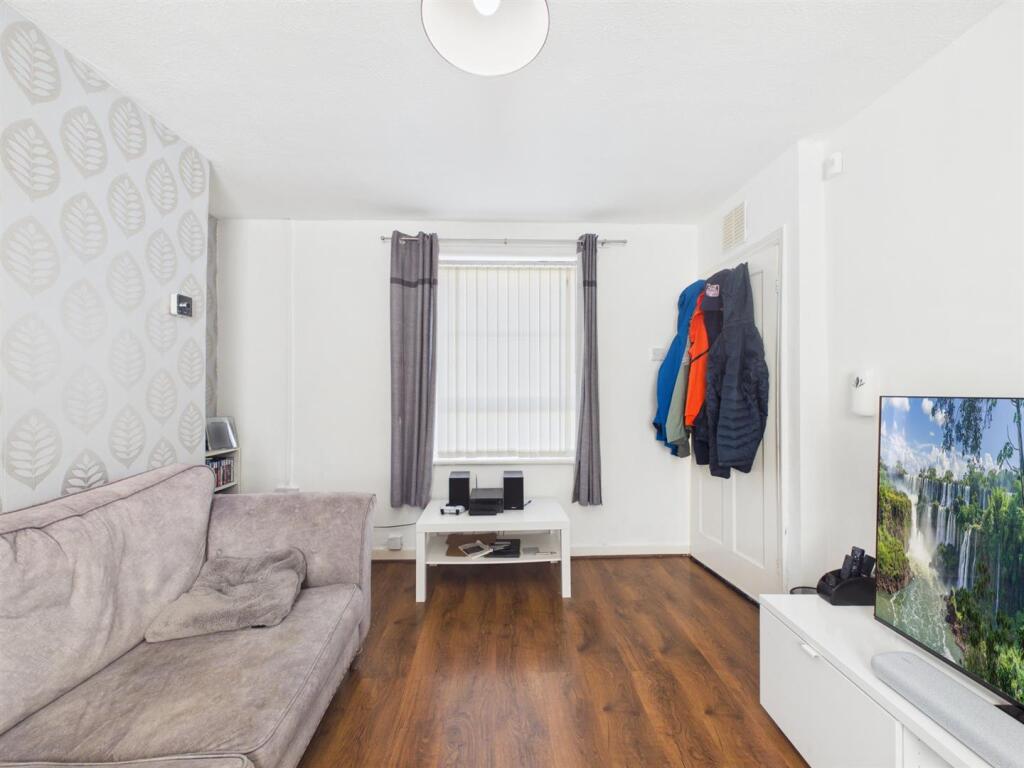 House in Wirral, Liverpool City Region - View 4