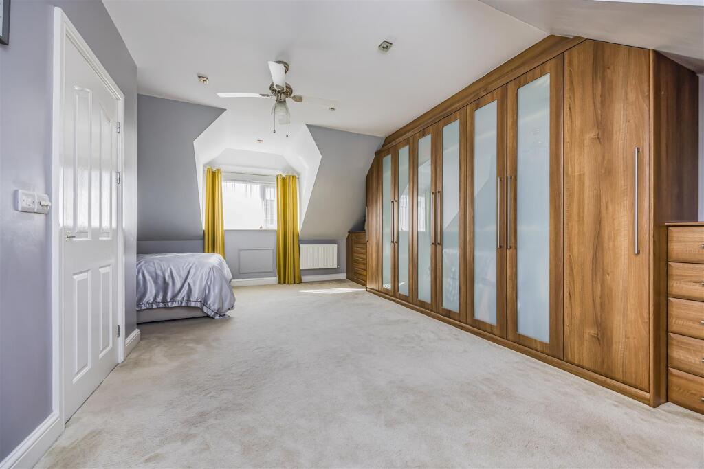 House in Portsmouth - More