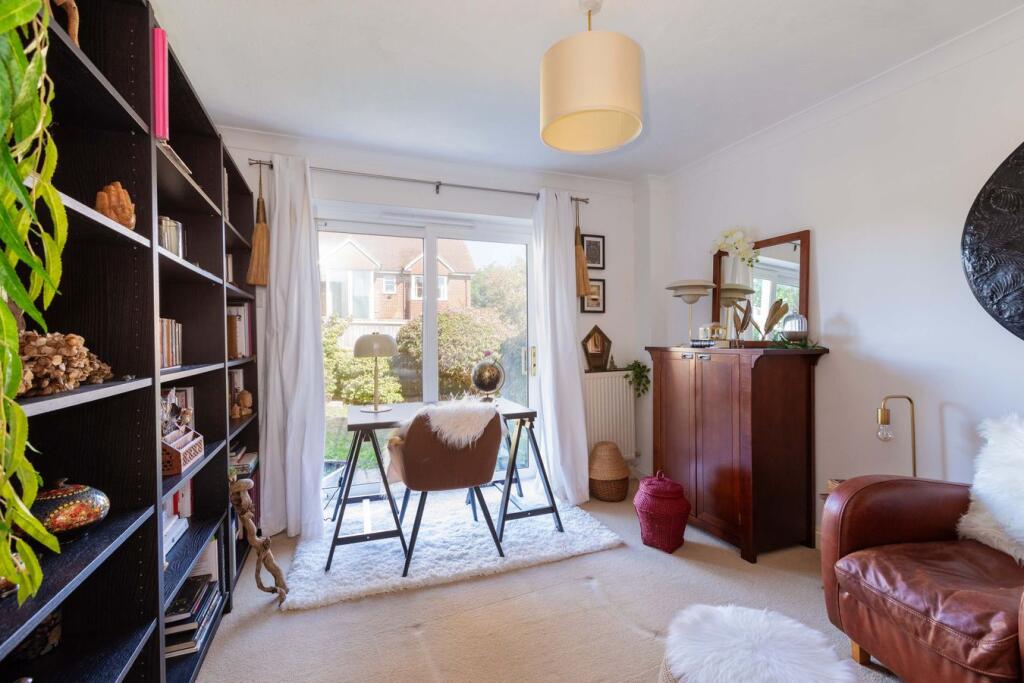 House in Maidenhead, Furze Platt - View 4