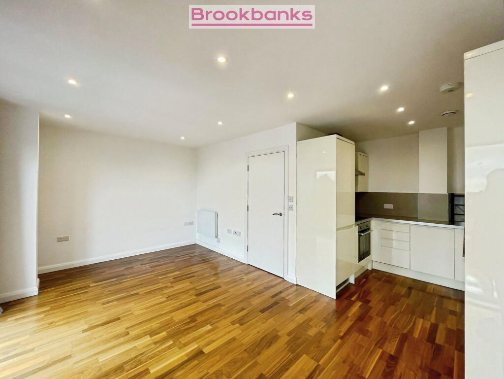 Apartment in Bromley - View 5