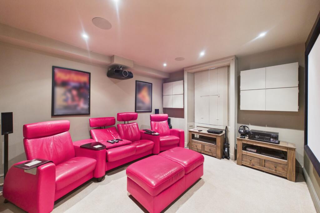 House in Wokingham - More