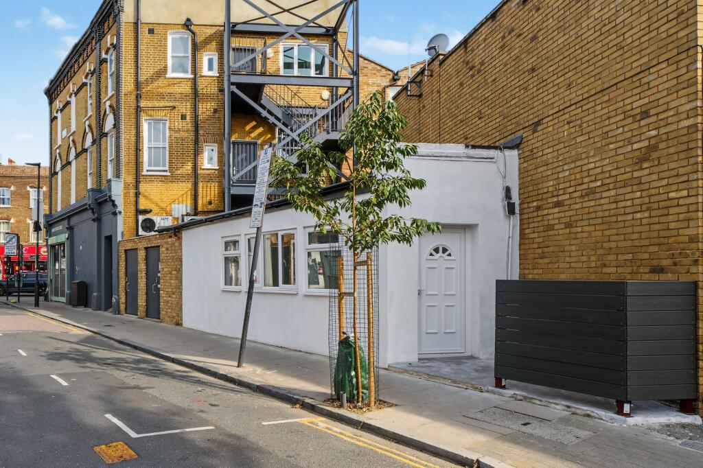 Main image of property: Blackstock Road, London, N5 1HA