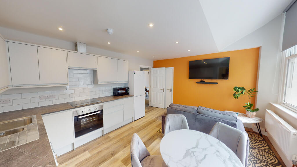 Main image of property: First Floor Flat, St Nicholas Street, City Centre, Bristol, Bristol City