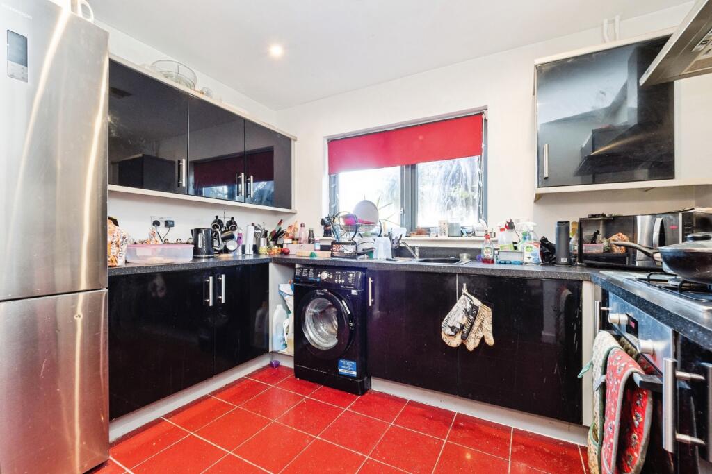Galleons Drive, Barking, IG11 photo 4