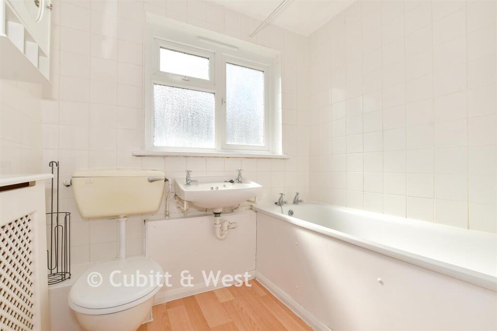 Apartment in Reigate and Banstead, Surrey - View 5