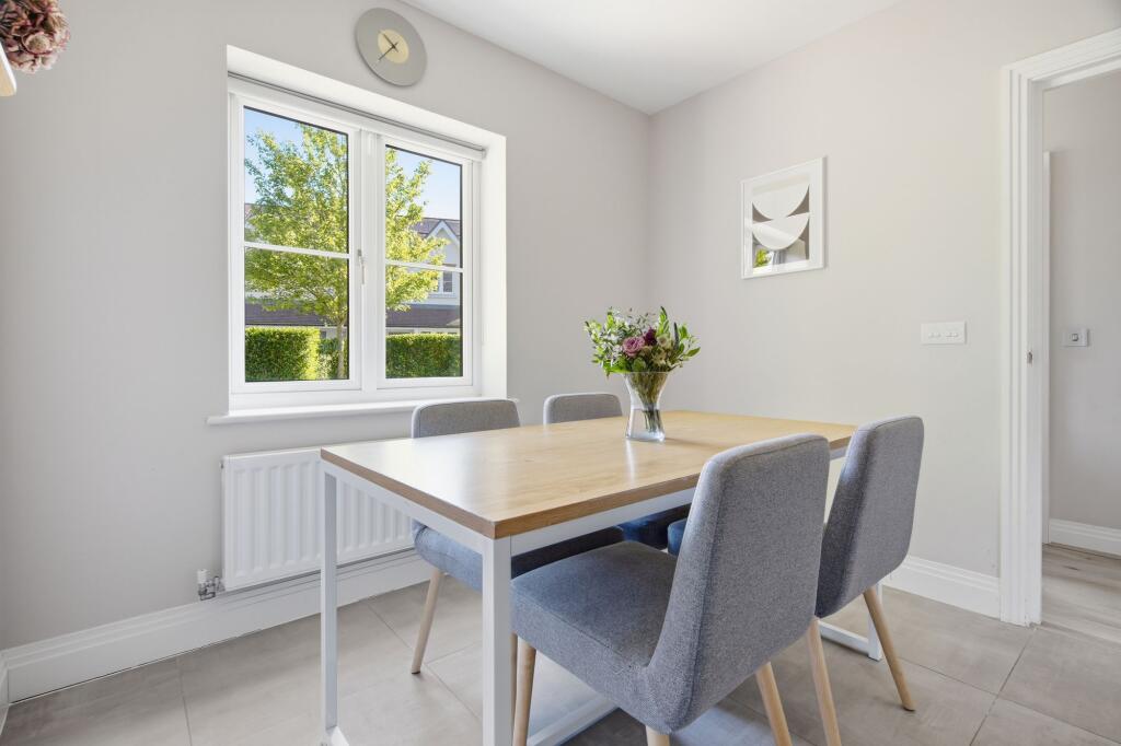 House in Binfield, Bracknell Forest - View 5