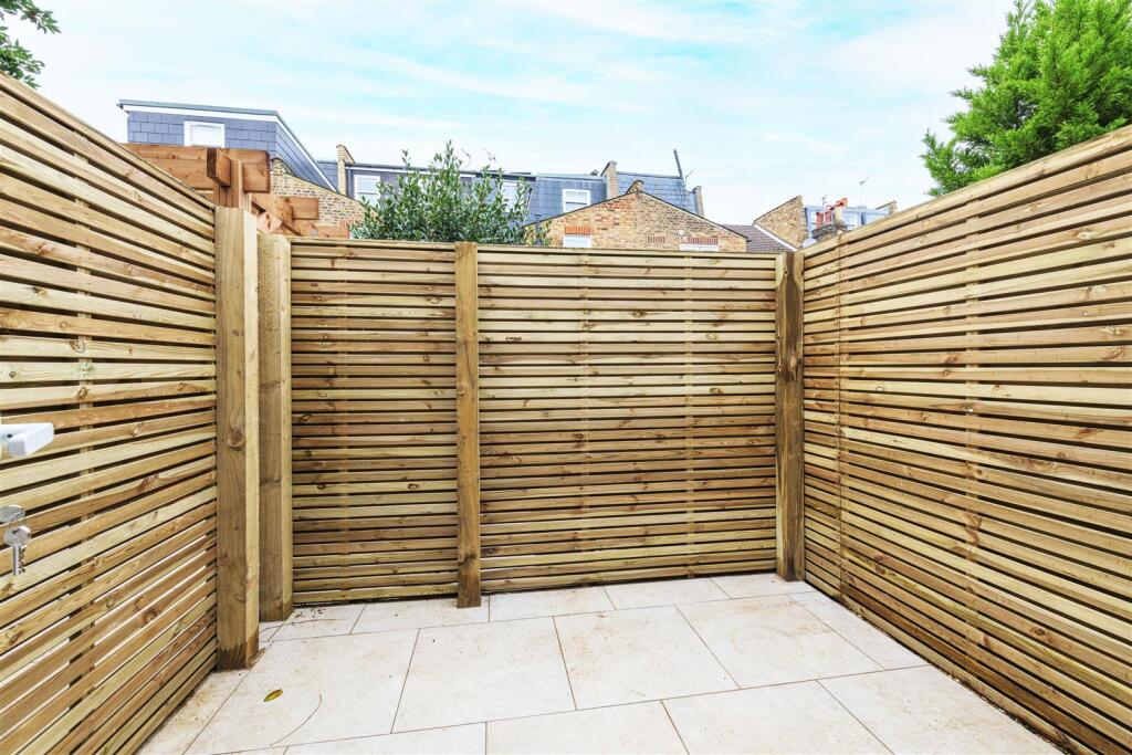 Apartment in London - View 4