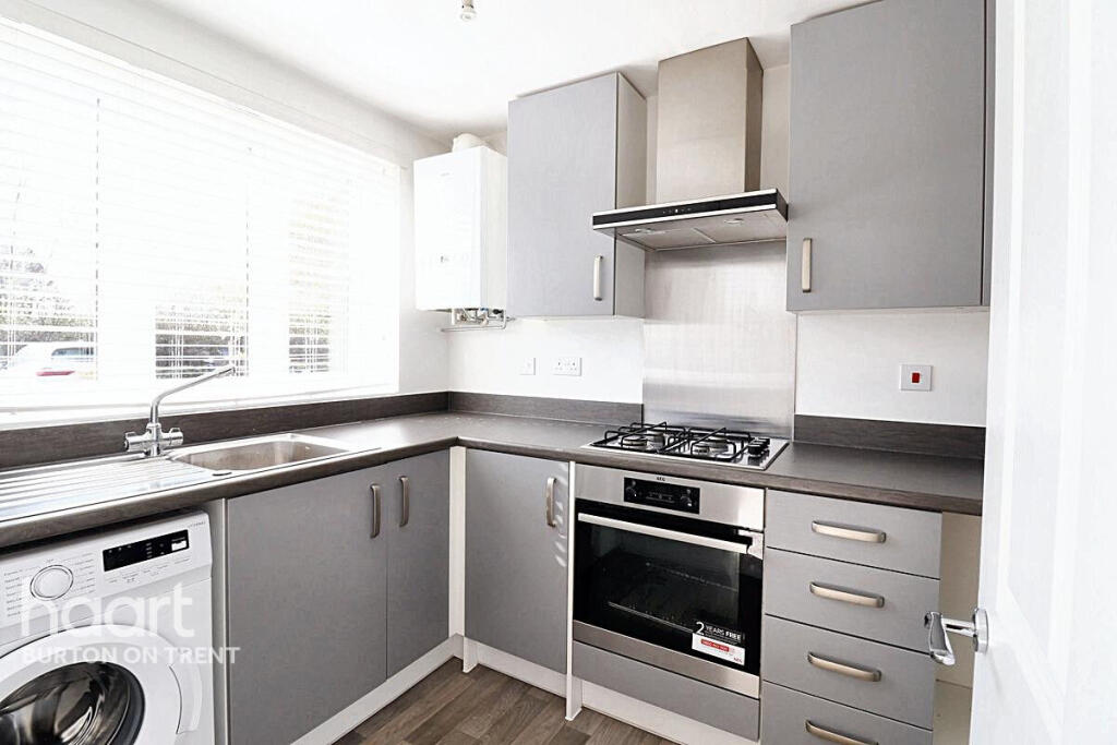 Middleton Close, Swadlincote photo 3