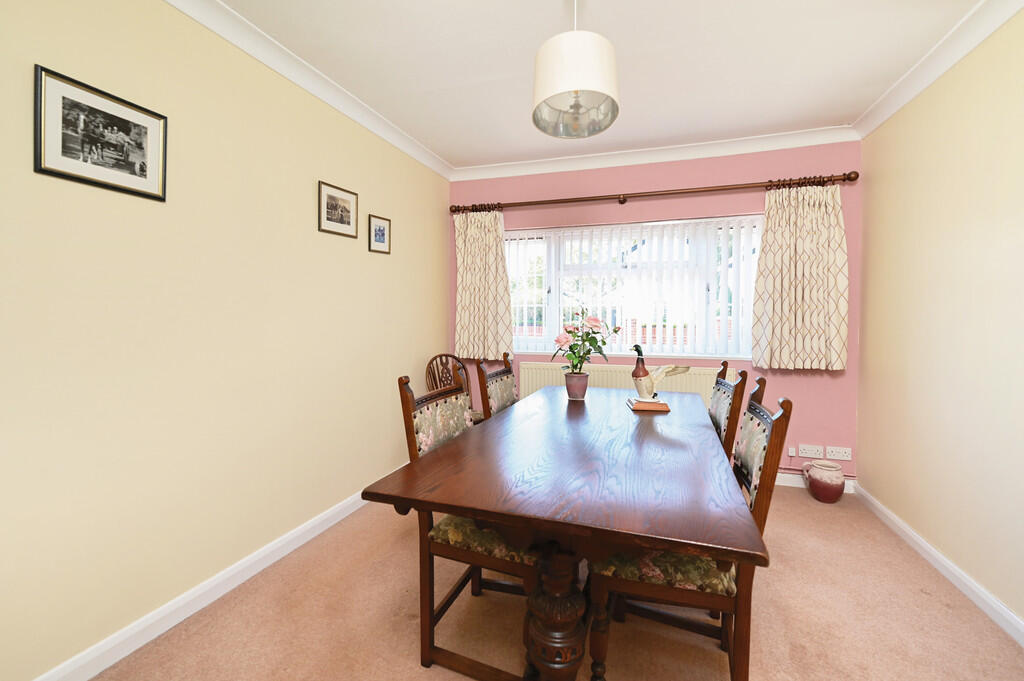 Sandhurst Lane, Blackwater, Camberley photo 4