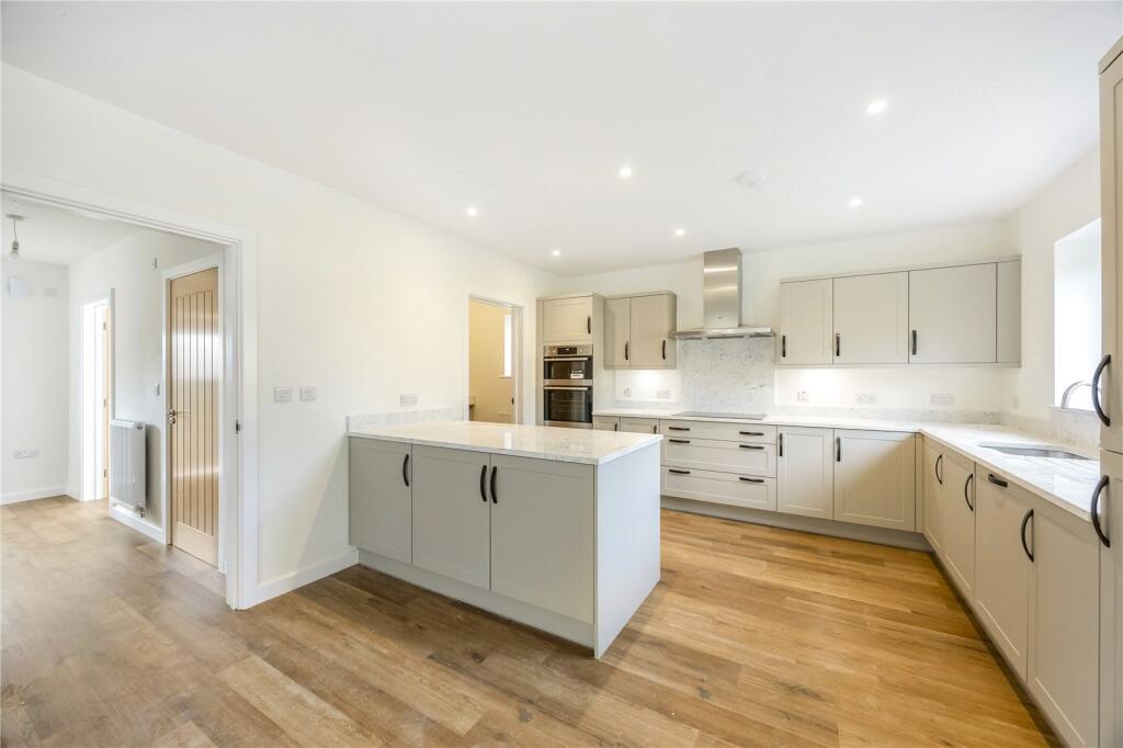 House in Gloucester - View 2